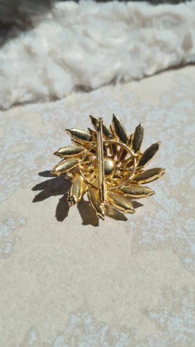 Broche vintage avec strass bleus et boréales