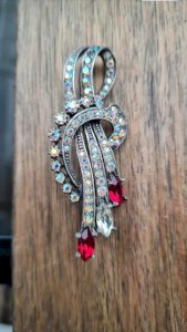 Vintage brooch with Boreale rhinestones from the 1950s.