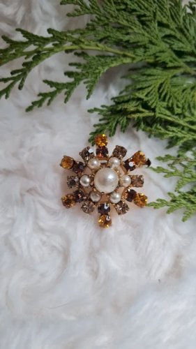 Broche vintage avec strass champagne