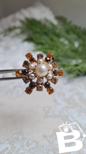 Broche vintage avec strass champagne