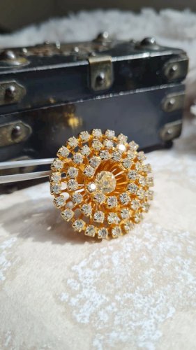 Broche vintage belle rosace de strass et dorée