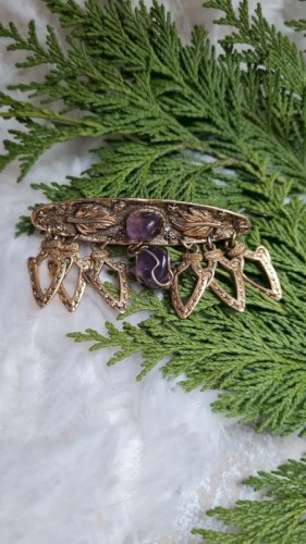 Broche vintage dorée et améthystes