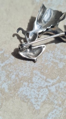 Broche vintage en argent et marcassites Demoiselle et son chien