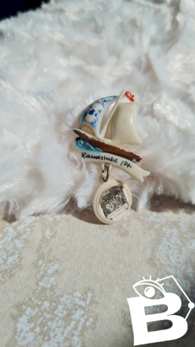 Broche vintage en celluloïd souvenir années 50/60