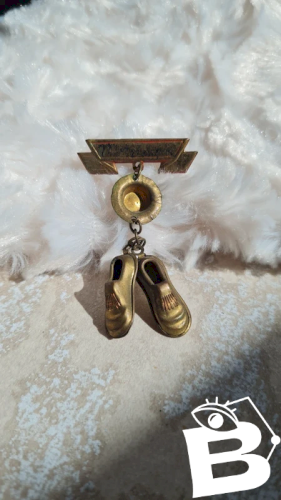 Broche vintage en métal souvenir années 50/60