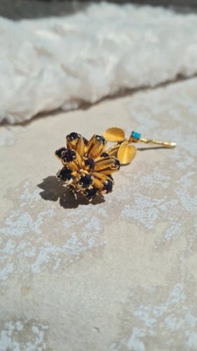 Broche vintage fleur avec des strass fabriquée en Autriche