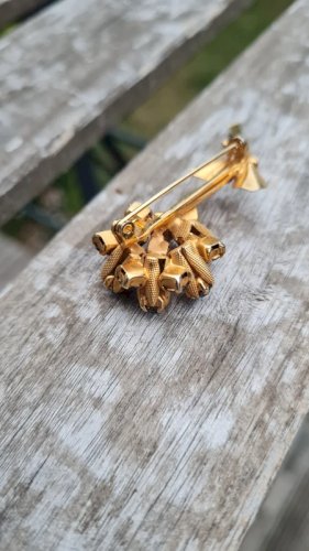 Broche vintage fleur avec des strass fabriquée en Autriche