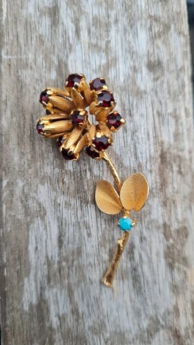 Broche vintage fleur avec des strass fabriquée en Autriche