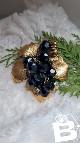 Broche vintage oversize feuille de vigne doré et raisin noir vintage