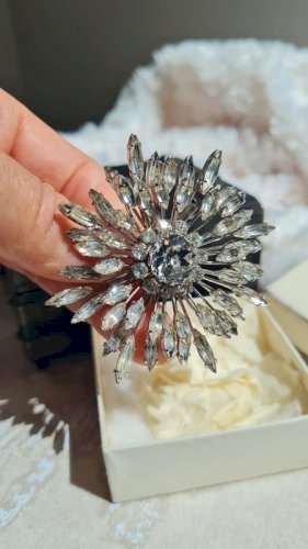 Broche vintage oversize vendue dans sa boite