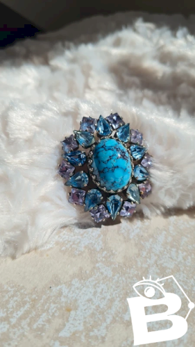 Broche vintage strass violets et bleus et fausse pierre turquoise