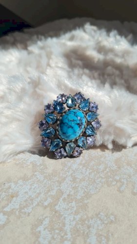 Broche vintage strass violets et bleus et fausse pierre turquoise