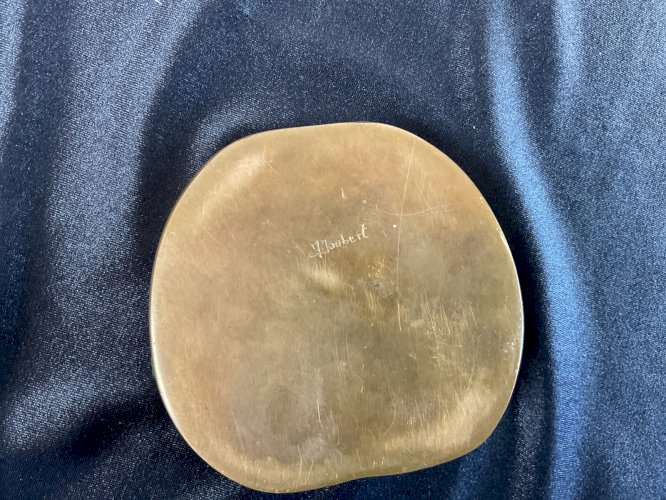 bronze curiosa érotique presse papier signé michel jaubert .