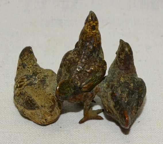 -BRONZE DE VIENNE 3 POULES PEINTES SIGNATURE COLLECTION OBJETS DE VITRINE déco D