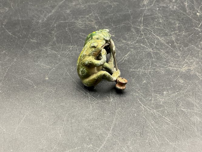 bronze de Vienne - Plomb De Nuremberg animalier grenouille qui fume .