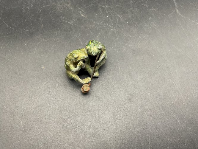 bronze de Vienne - Plomb De Nuremberg animalier grenouille qui fume .