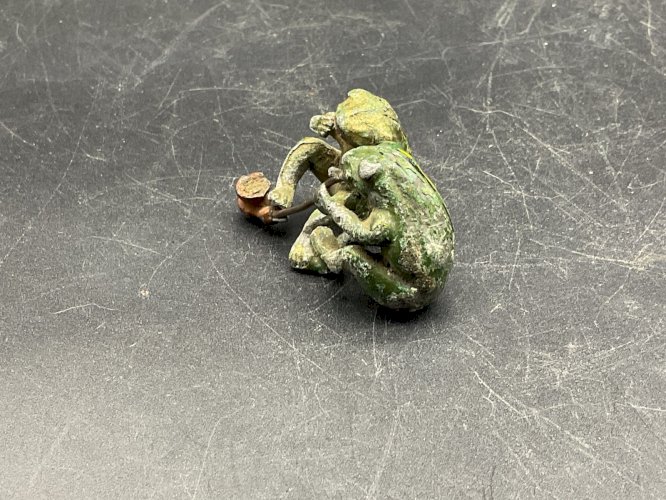 bronze de Vienne - Plomb De Nuremberg animalier grenouille qui fume .