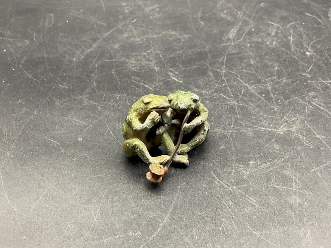 bronze de Vienne - Plomb De Nuremberg animalier grenouille qui fume .