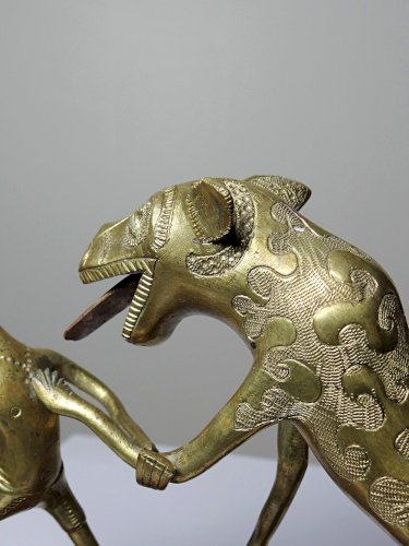 Bronze du Dahomey, Bénin Afrique, vintage/ancien XXe Le chasseur et la bête