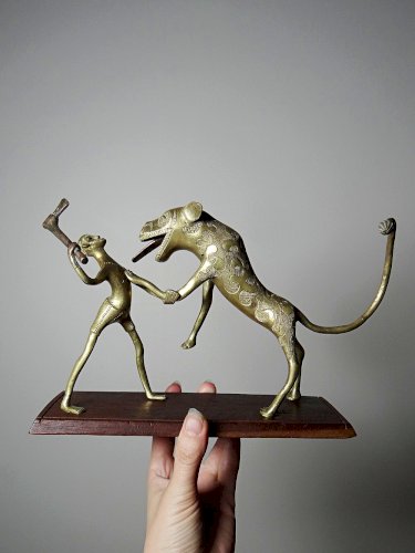 Bronze du Dahomey, Bénin Afrique, vintage/ancien XXe Le chasseur et la bête