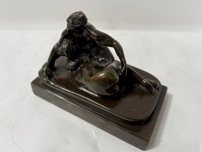 Bronze érotique a patine brune "S.M " XIX siècle