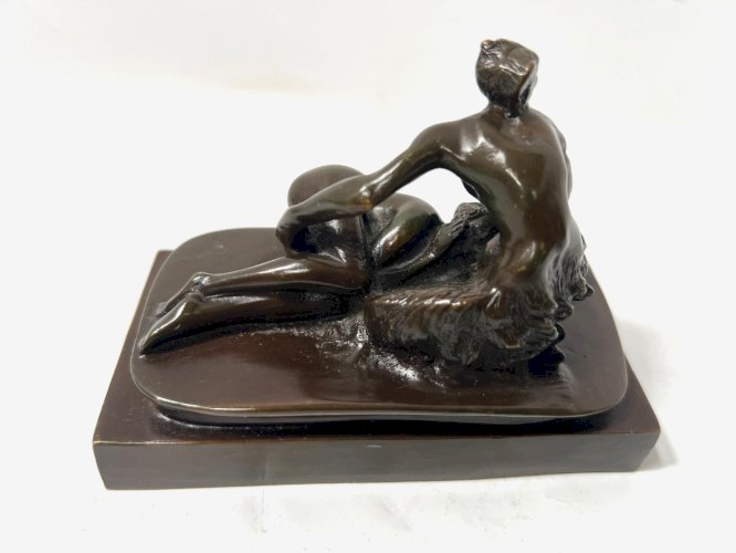 Bronze érotique a patine brune "S.M " XIX siècle