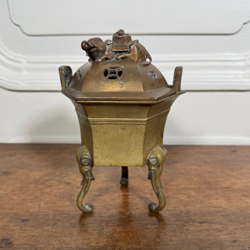 Brûle-parfum en bronze Chine ou Indochine fin XIXe pied tripode M3947