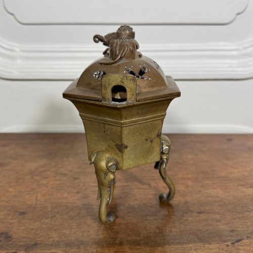 Brûle-parfum en bronze Chine ou Indochine fin XIXe pied tripode M3947