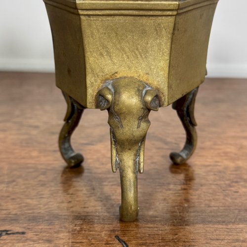 Brûle-parfum en bronze Chine ou Indochine fin XIXe pied tripode M3947