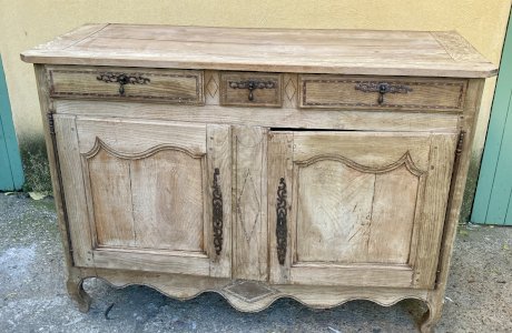 Buffet ancien en orme - Deux portes trois tiroirs - aspect brut 