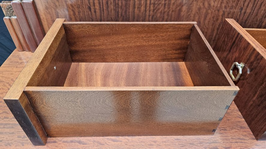 Buffet Art Déco de Saddier & Fils en palissandre massif et placage