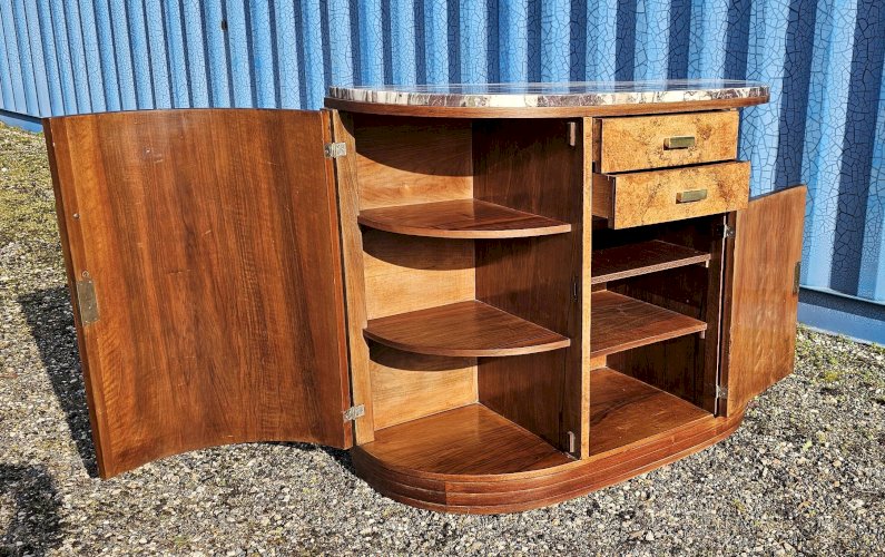 Buffet Art Déco galbé en loupe de noyer