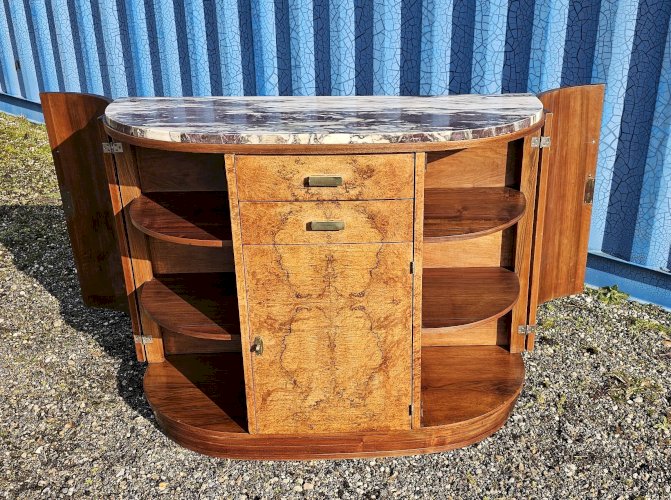 Buffet Art Déco galbé en loupe de noyer