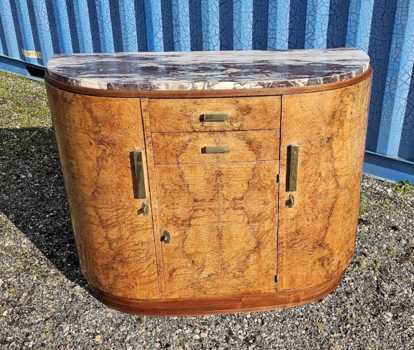 Buffet Art Déco galbé en loupe de noyer