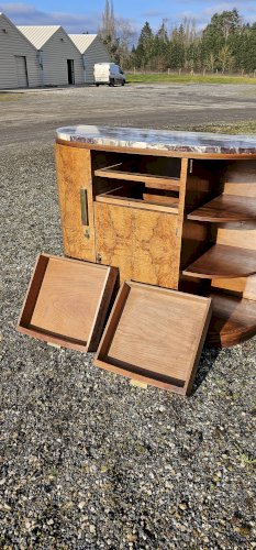 Buffet Art Déco galbé en loupe de noyer