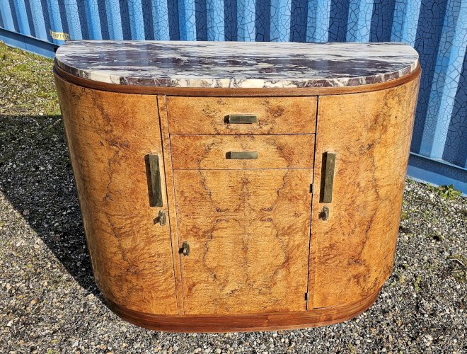 Buffet Art Déco galbé en loupe de noyer