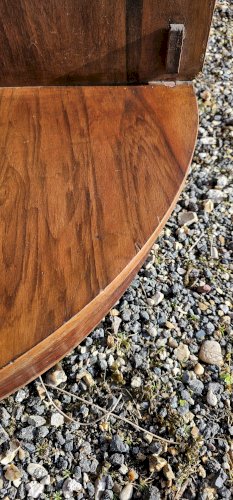 Buffet Art Déco galbé en loupe de noyer