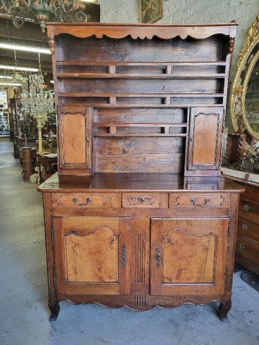 BUFFET BAHUT 2 CORPS VAISSELIER EN NOYER DU XVIII ème SIECLE