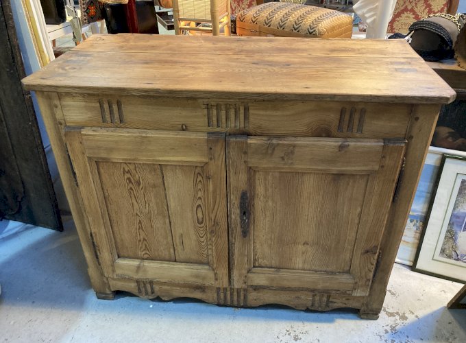 Buffet bas ancien en chêne - décapé 