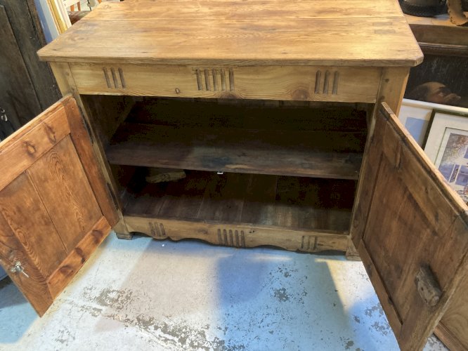 Buffet bas ancien en chêne - décapé 