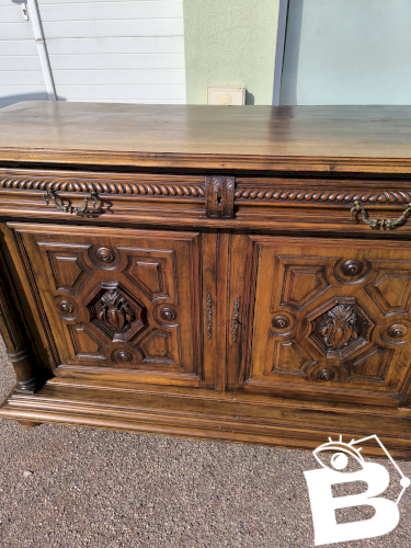 Buffet bas style Henri II