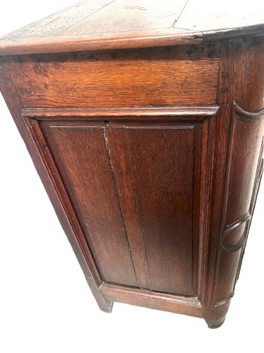 Buffet deux portes de style Louis XIV en chene massif XVIII siècle