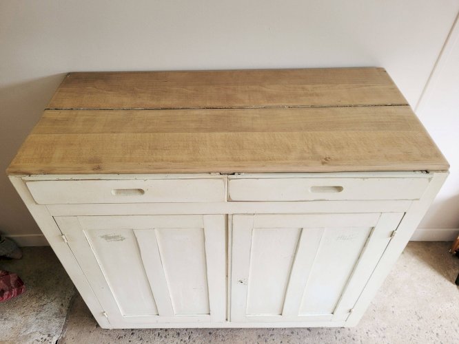 Buffet parisien ancien en bois patiné