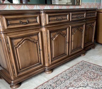 Buffet style "Maintenon" en noyer massif et châtaignier massif