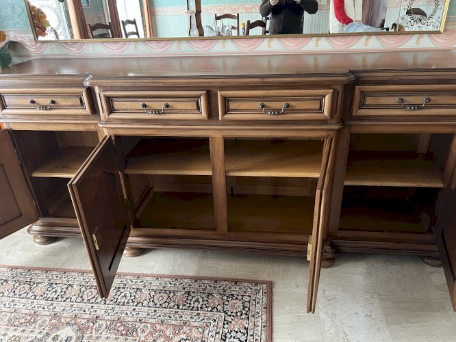 Buffet style "Maintenon" en noyer massif et châtaignier massif