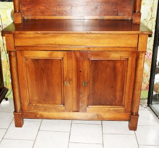 Buffet-Vaisselier à demi-colonnes en noyer , époque. Empire