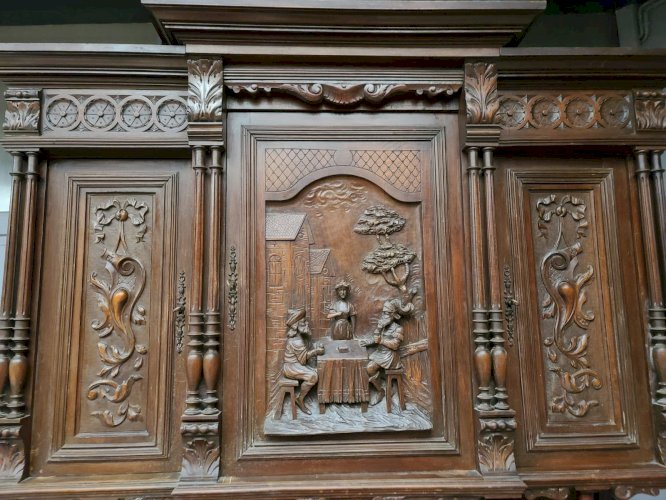 buffet/vaisselier en noyer massif style Henri II