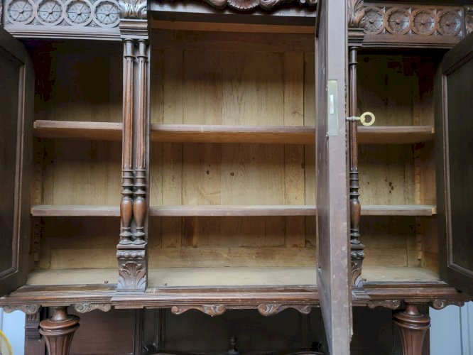 buffet/vaisselier en noyer massif style Henri II