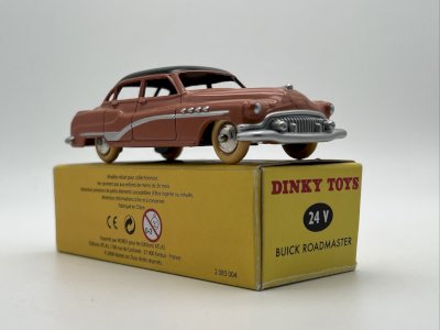 Buick Roadmaster 1/43 Dinky Toys 24V
