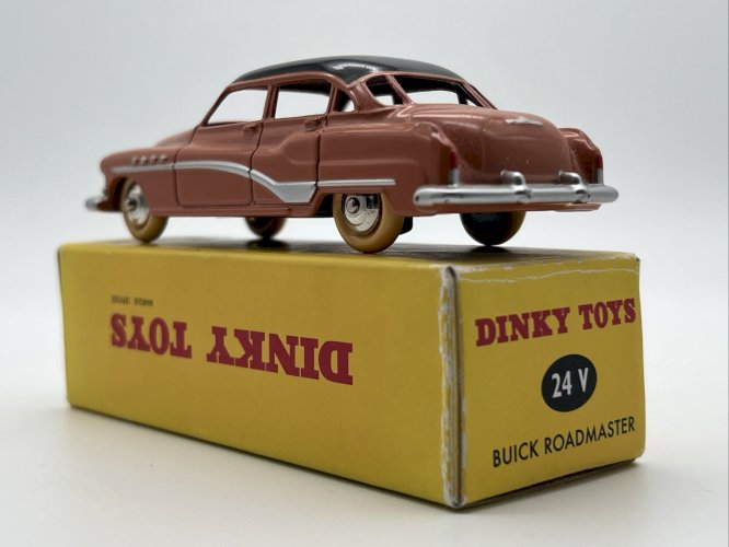 Buick Roadmaster 1/43 Dinky Toys 24V